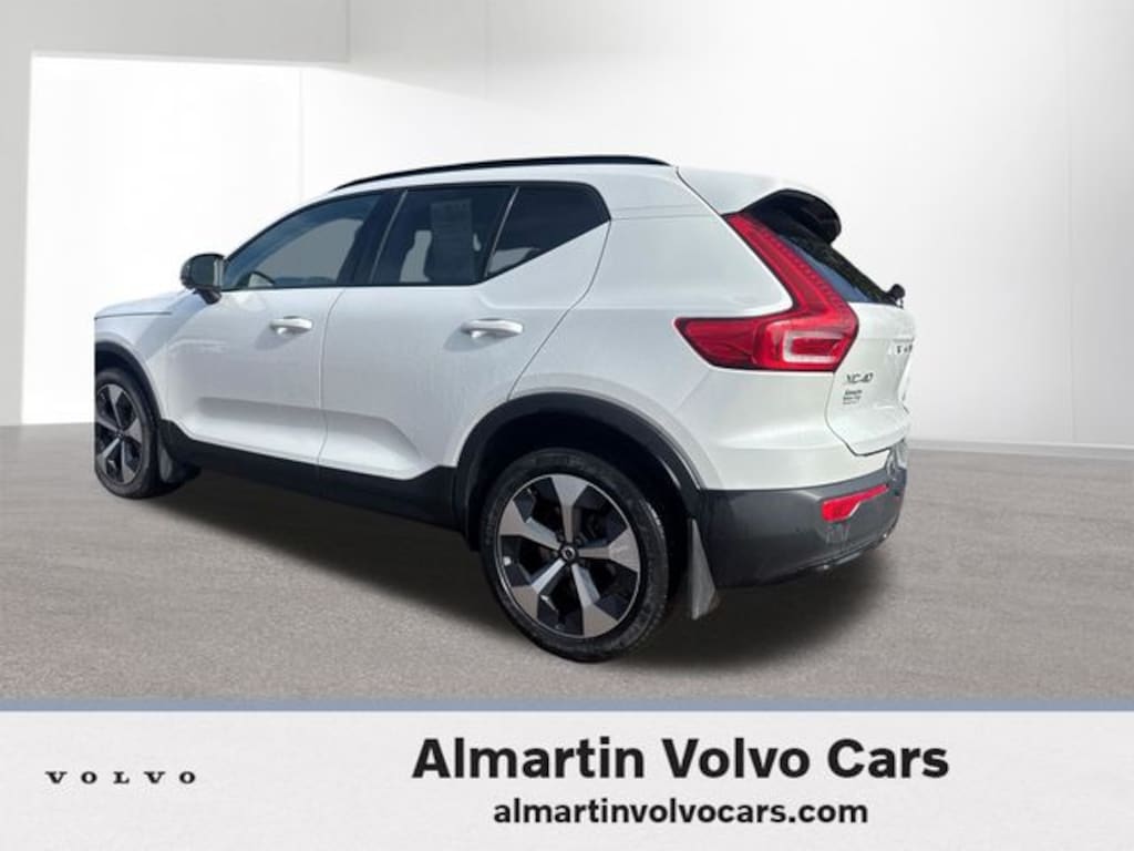 Used 2023 Volvo XC40 B5 AWD Plus Dark SUV