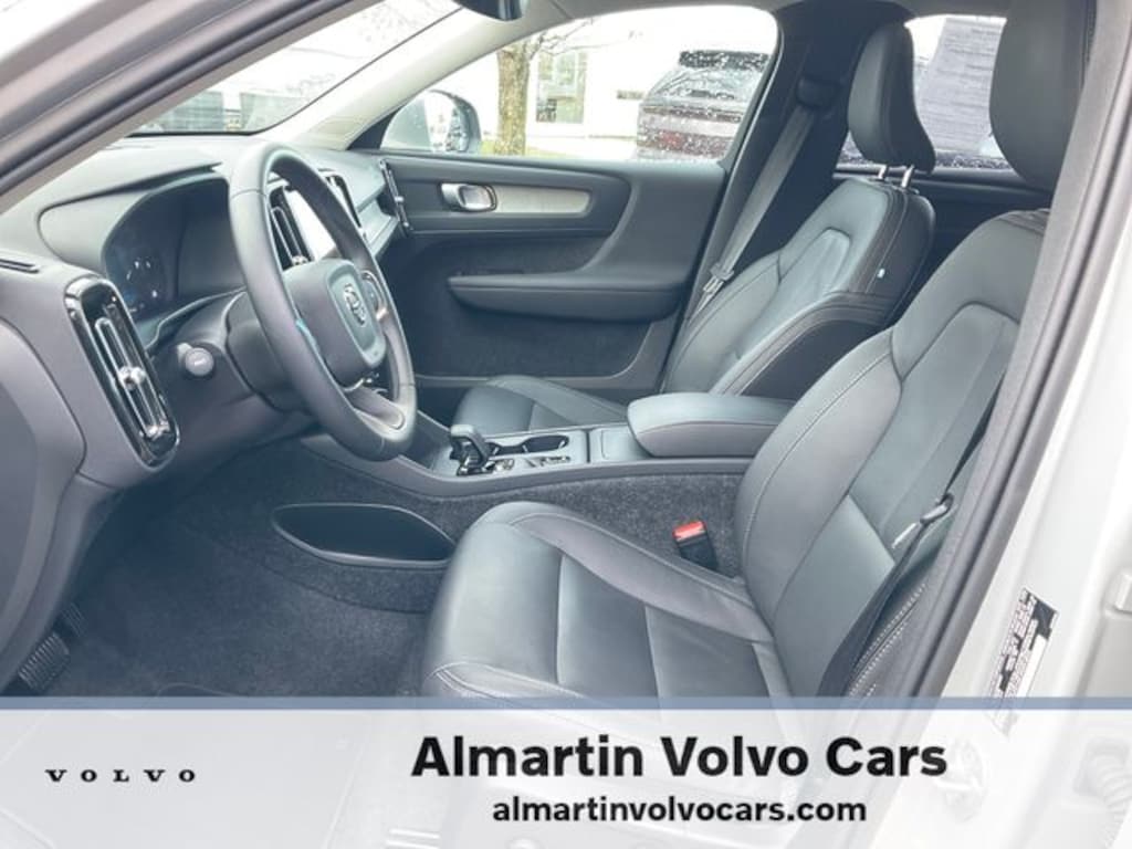 Certified 2025 Volvo XC40 B5 Core Bright Theme SUV