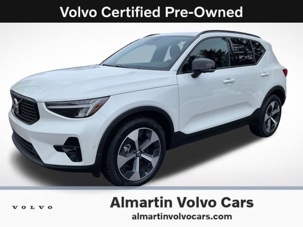 Certified 2025 Volvo XC40 B5 Plus Dark Theme SUV
