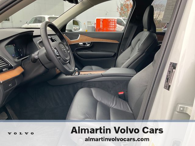 2025 Volvo XC90 Plus photo 2