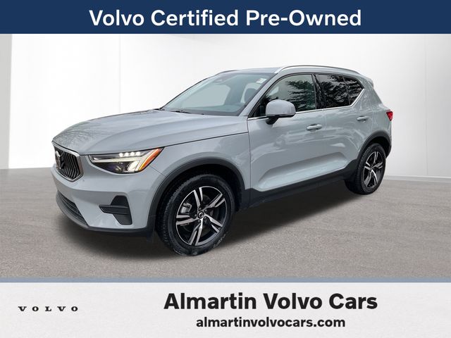 2025 Volvo XC40 Core