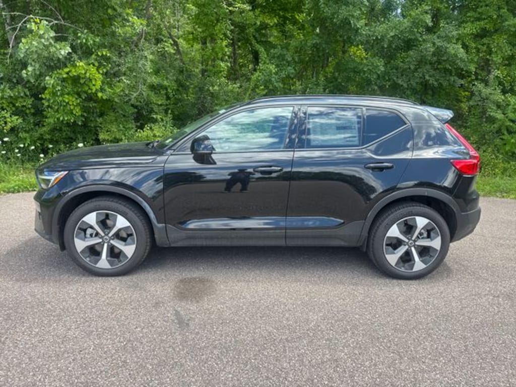 New 2026 Volvo XC40 B5 Plus SUV