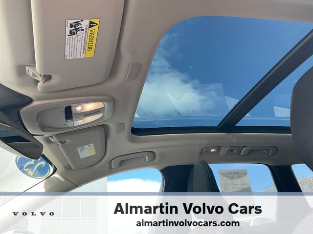 2023 Volvo XC60 B5 Core photo 2