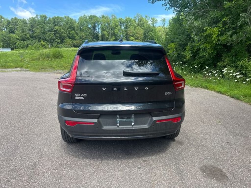 New 2026 Volvo XC40 B5 Plus SUV