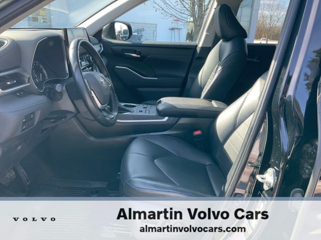 Used 2023 Toyota Highlander L SUV