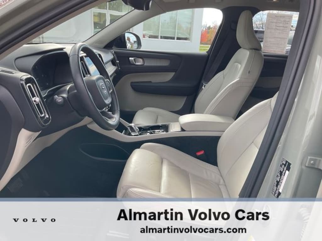 Certified 2023 Volvo XC40 B5 AWD Plus Dark SUV