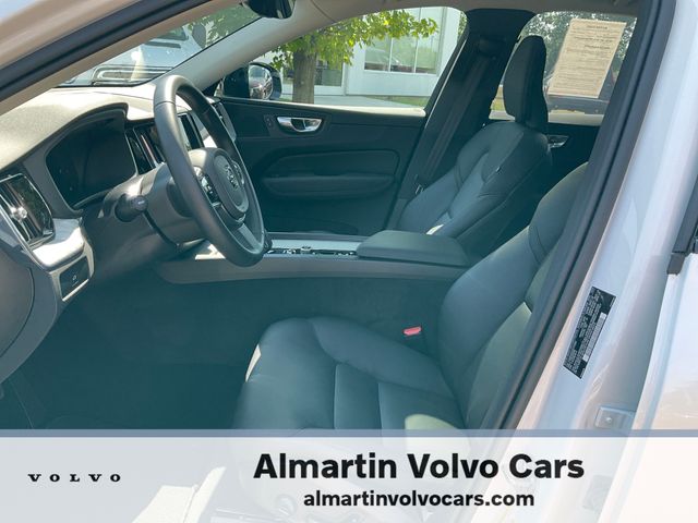 2025 Volvo XC60 B5 Plus photo 3
