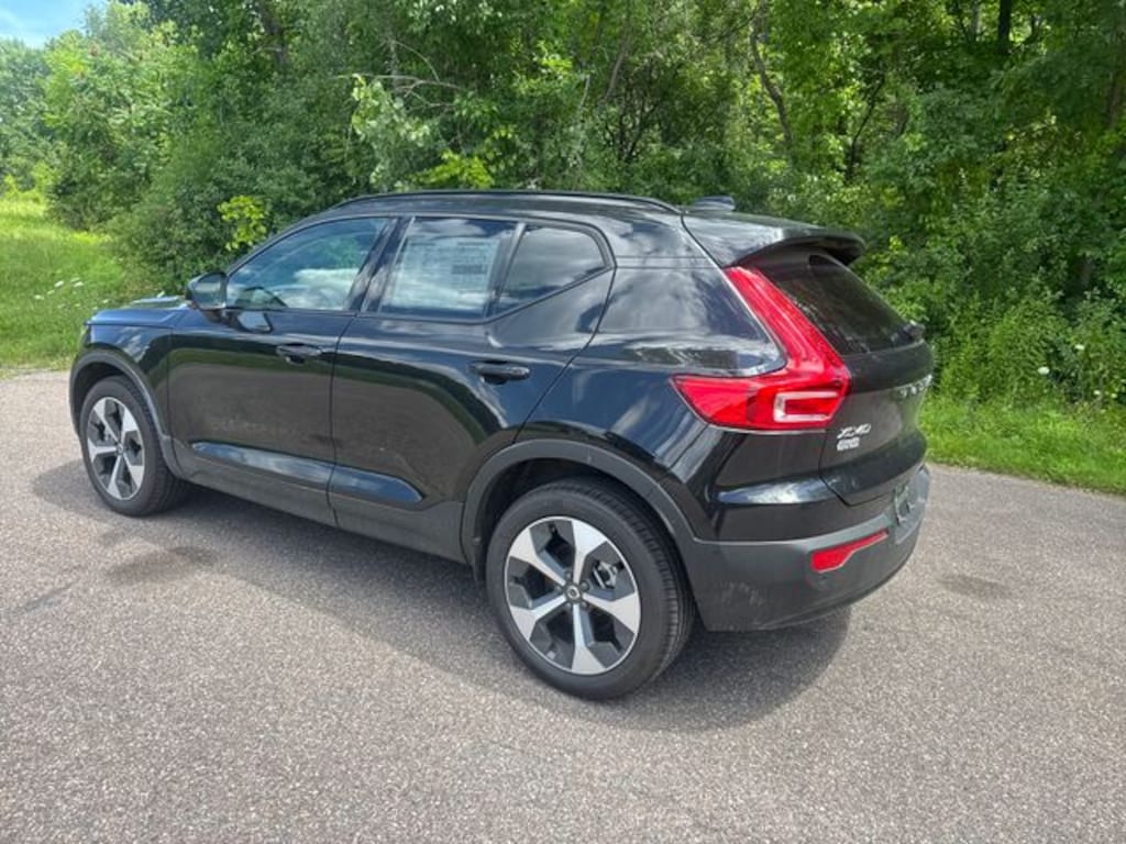 New 2026 Volvo XC40 B5 Plus SUV