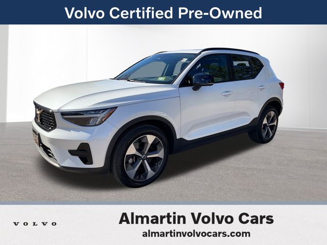 2024 Volvo XC40 Core's photo