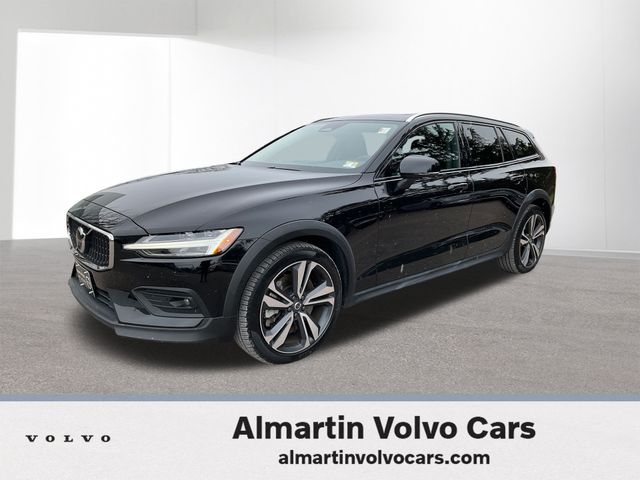 2025 Volvo V60 Cross Country Plus's photo