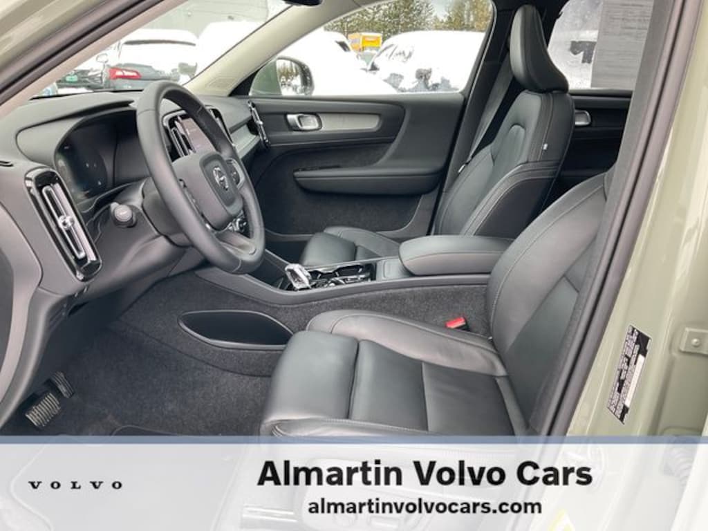 Certified 2025 Volvo XC40 B5 Plus Bright Theme SUV