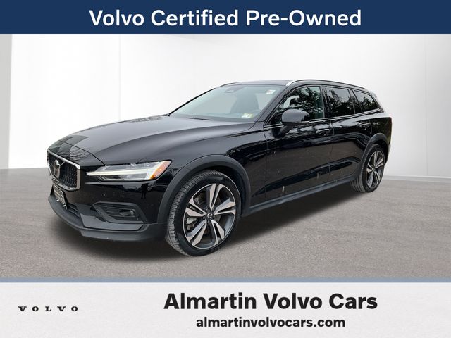 2025 Volvo V60 Cross Country Plus's photo