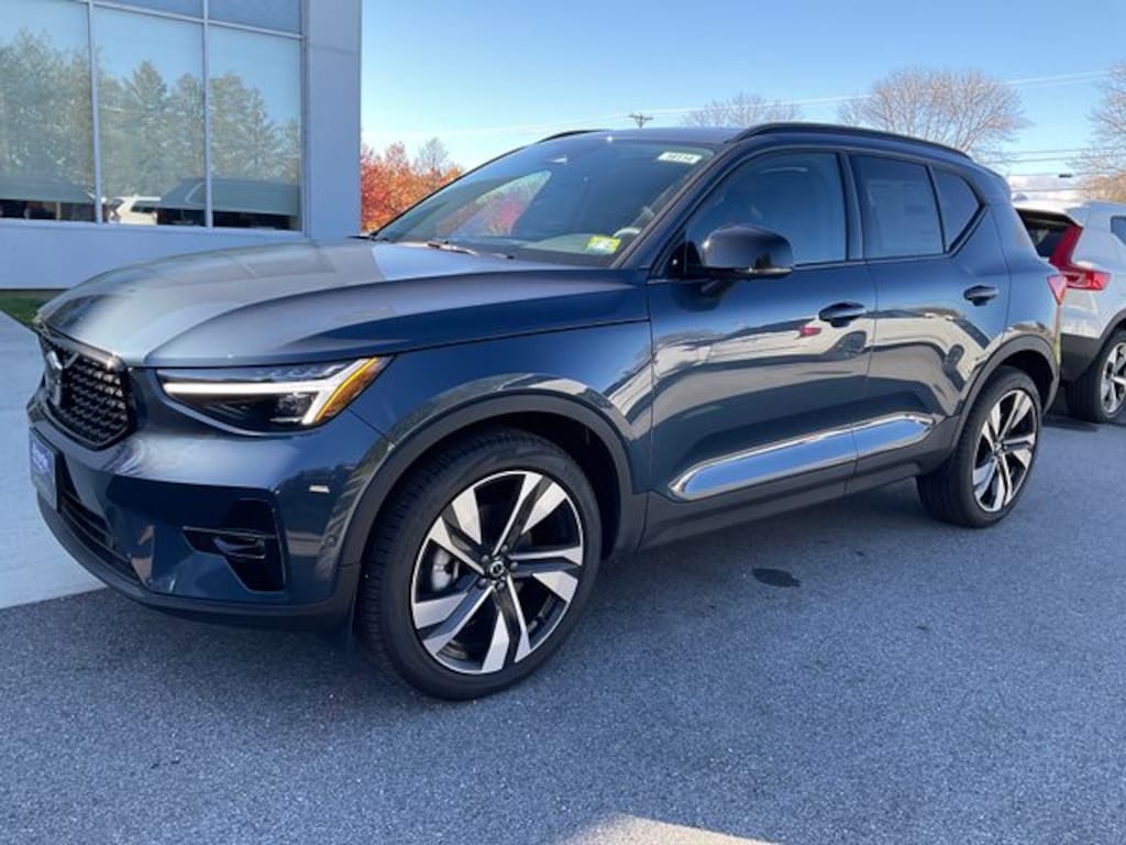 New 2026 Volvo XC40 B5 Ultra SUV