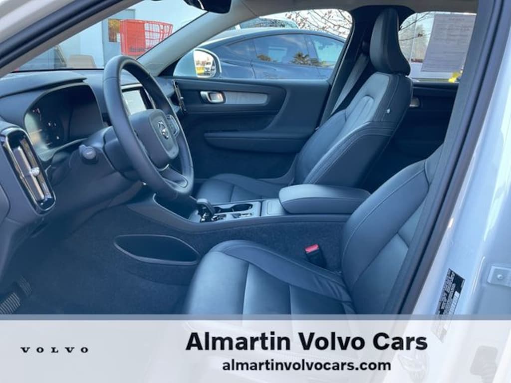 Certified 2025 Volvo XC40 B5 Core Bright Theme SUV