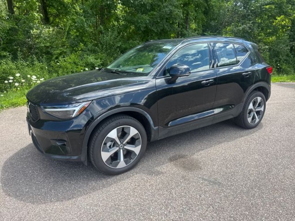 New 2026 Volvo XC40 B5 Plus SUV