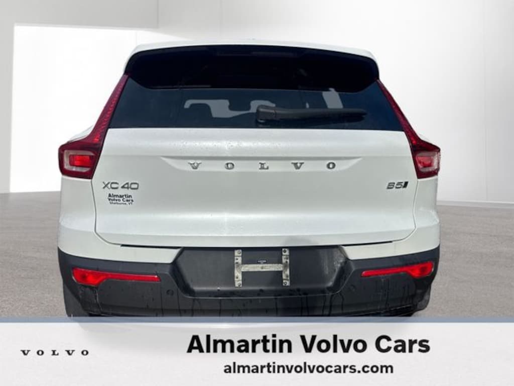 Used 2023 Volvo XC40 B5 AWD Plus Dark SUV