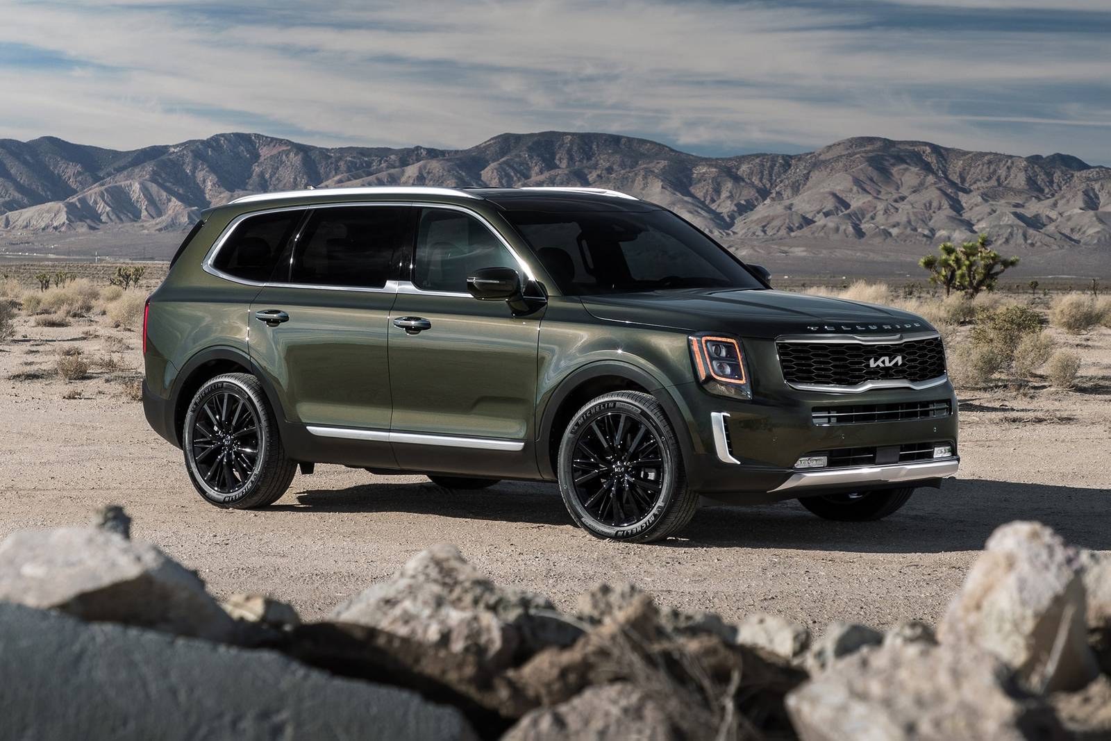2022_kia_telluride_4dr-suv_sx_fq_oem_1_1600.jpg