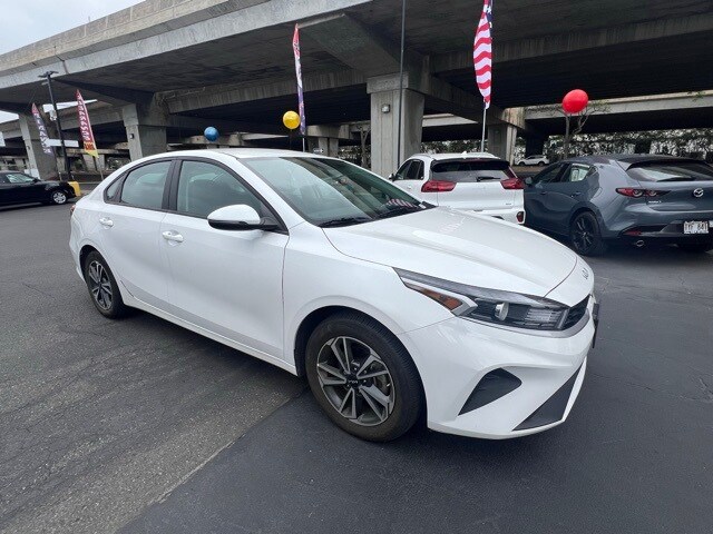 2023 Kia Forte LXS photo 2