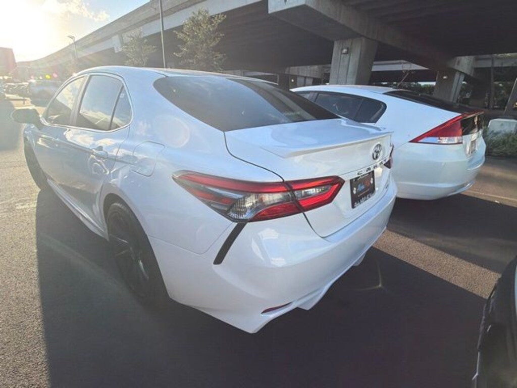 Used 2018 Toyota Camry SE Sedan