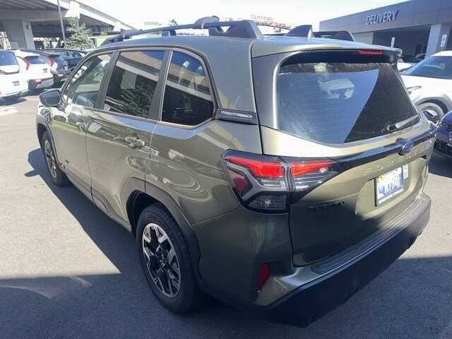 2025 Subaru Forester Premium photo 2