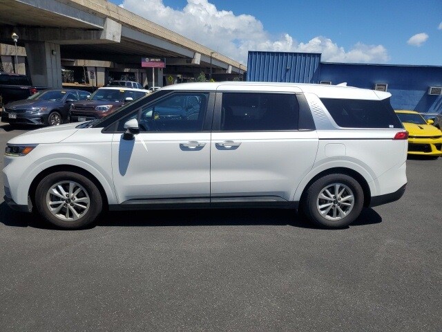 2022 Kia Carnival LXS photo 2