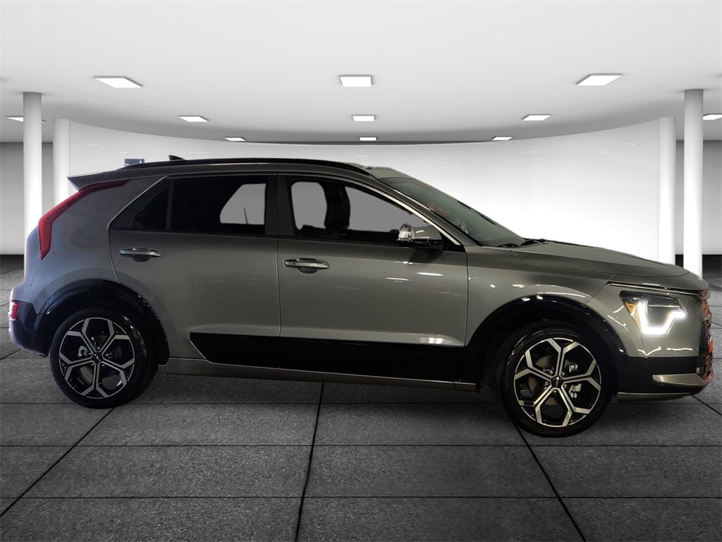 2023 Kia Niro EX Touring photo 3
