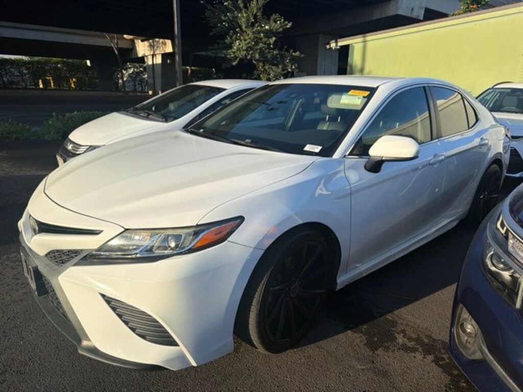 Used 2018 Toyota Camry SE Sedan