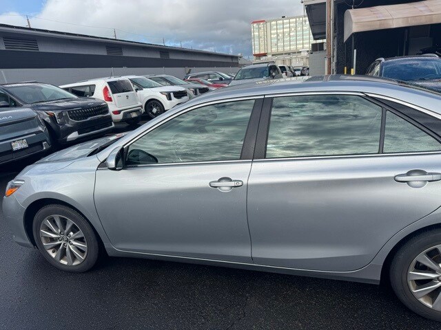 2017 Toyota Camry XLE photo 2
