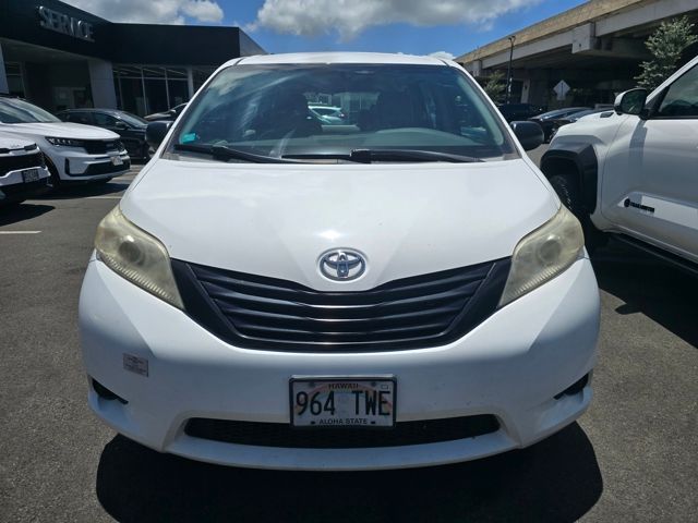2015 Toyota Sienna L V6 7-Passenger's photo