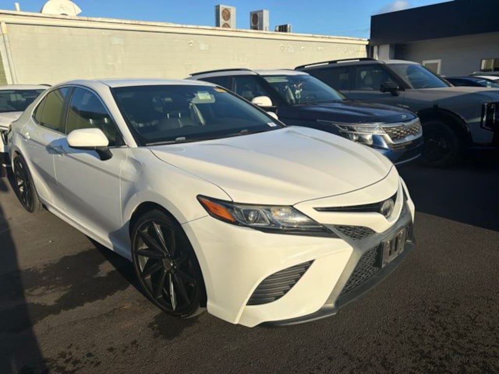 Used 2018 Toyota Camry SE Sedan