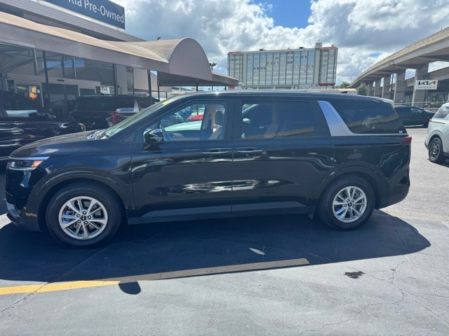 Used 2023 Kia Carnival LX Seat Pkg with VIN KNDNB4H30P6207405 for sale in Honolulu, HI