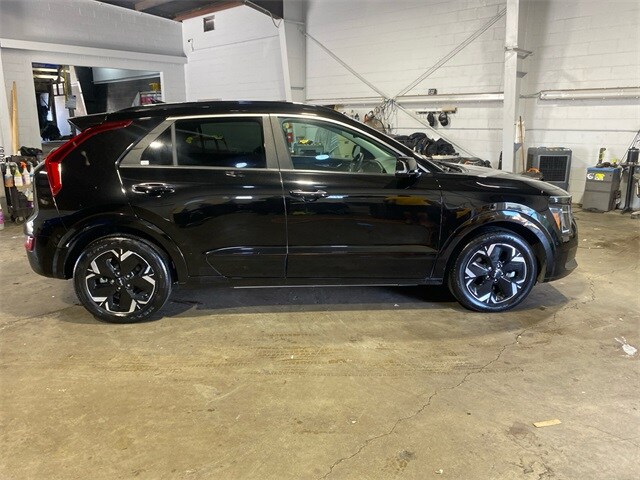2024 Kia Niro EV Wave photo 2