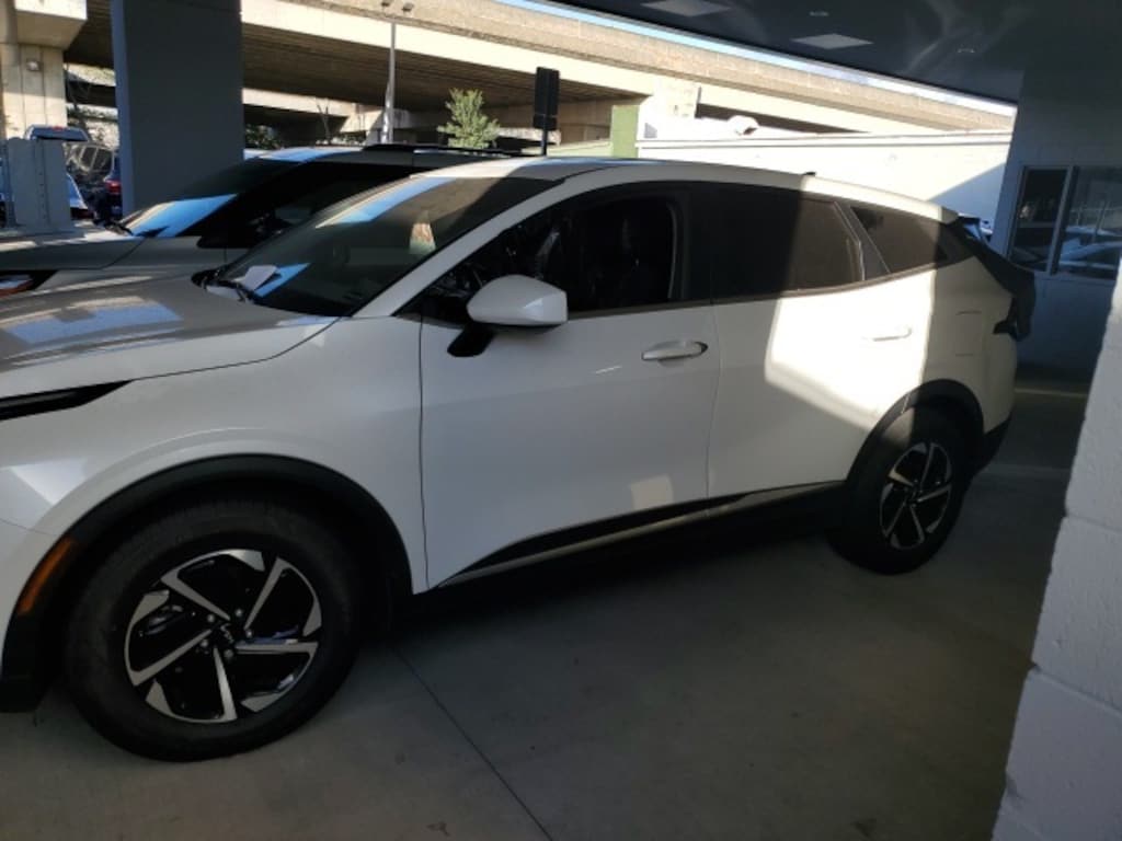 Used 2023 Kia Sportage Hybrid LX SUV