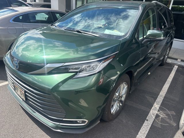 2023 Toyota Sienna Limited 7-Passenger Hybrid AWD's photo
