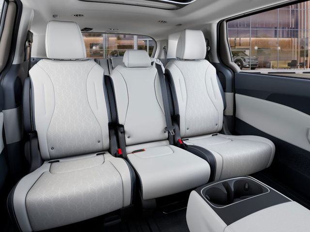 2026 Kia Carnival SX - Photo 16