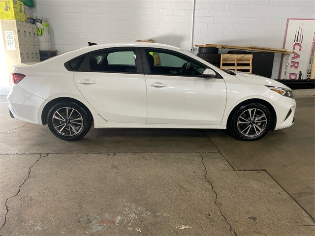 2023 Kia Forte LXS photo 3