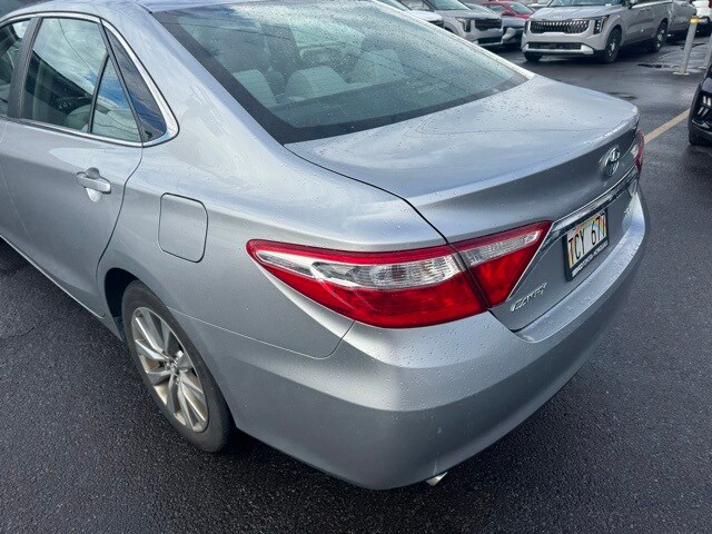 2017 Toyota Camry XLE photo 3