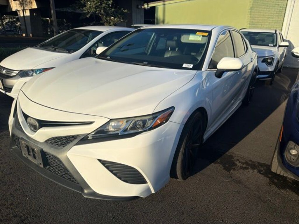 Used 2018 Toyota Camry SE Sedan