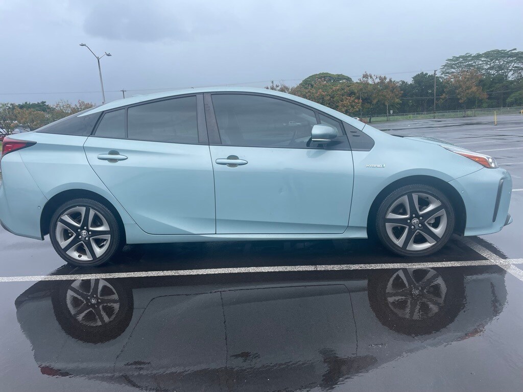 2021 Toyota Prius L photo 4