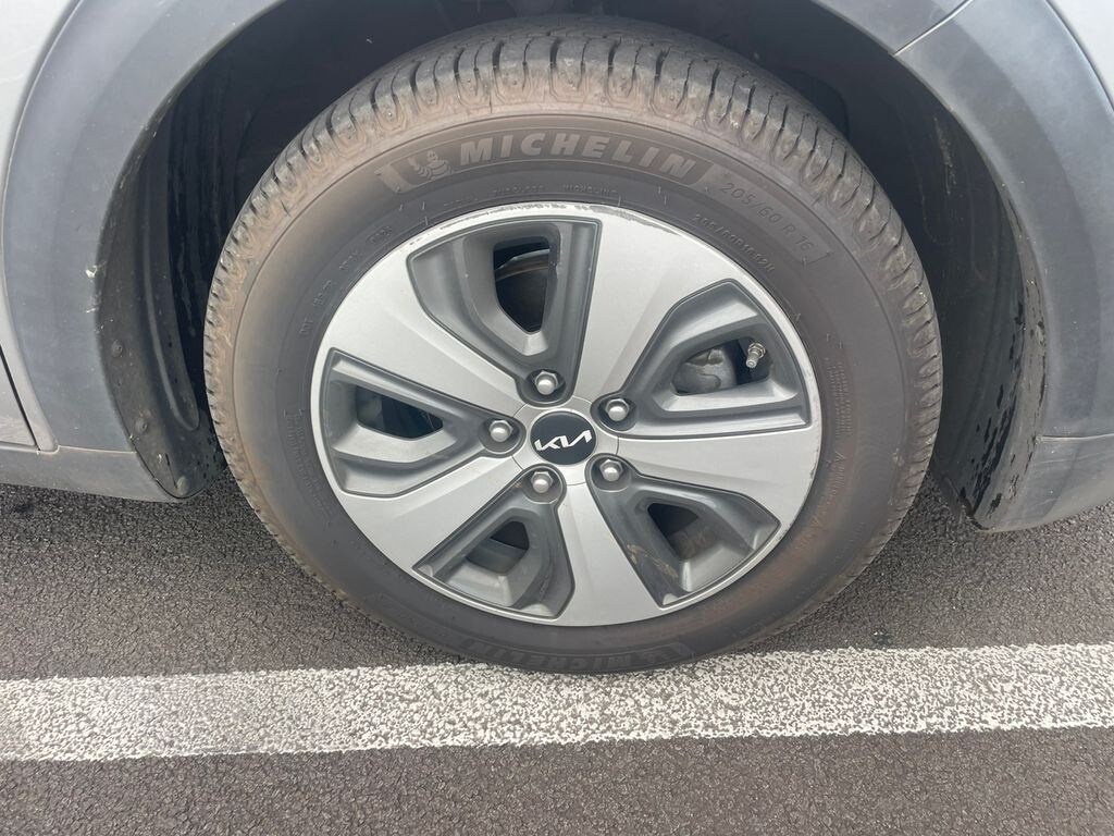Used 2022 Kia Niro LX SUV