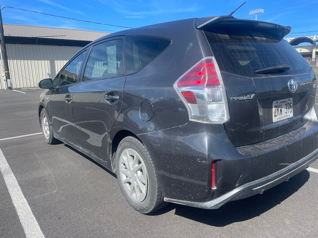 2016 Toyota Prius V Five photo 3