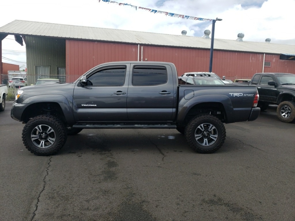 Used 2014 Toyota Tacoma PreRunner with VIN 3TMJU4GN2EM168809 for sale in Hilo, HI