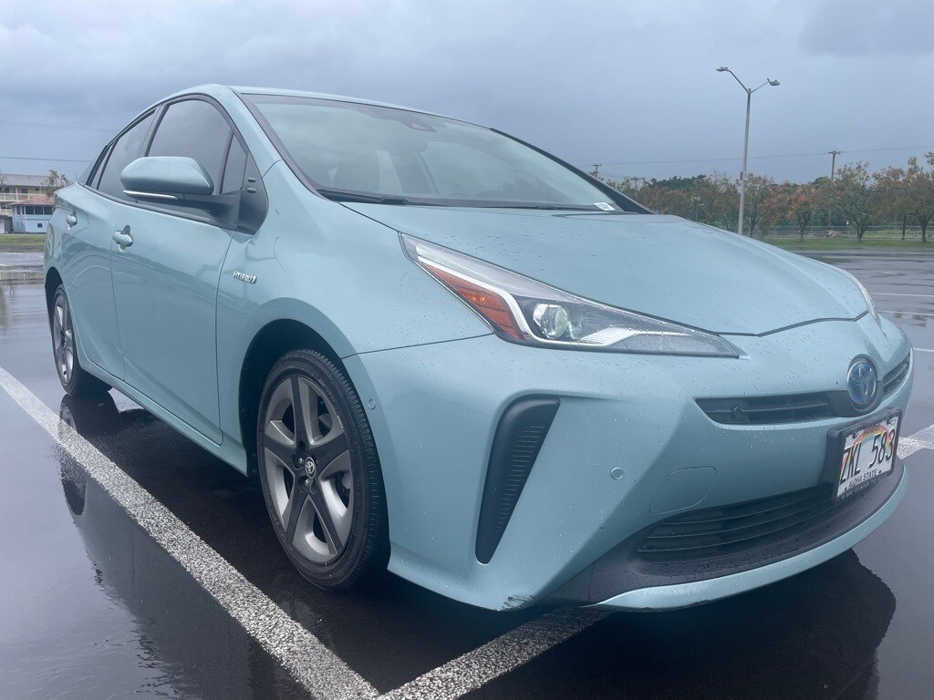 2021 Toyota Prius L photo 3