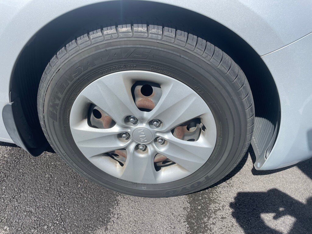 2017 Kia Forte LX Base photo 4