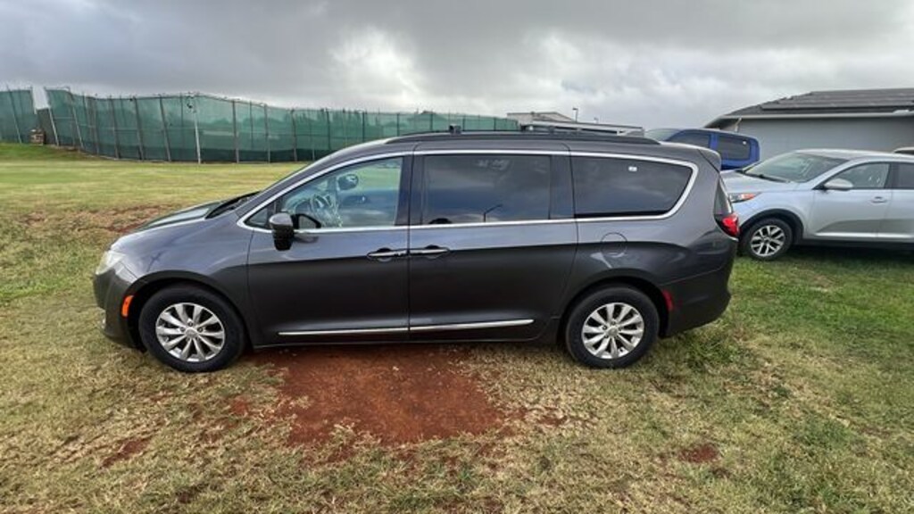 Used 2017 Chrysler Pacifica Touring-L Van
