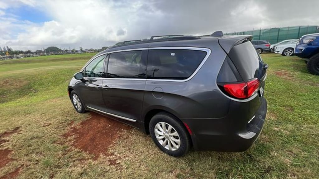 Used 2017 Chrysler Pacifica Touring-L Van