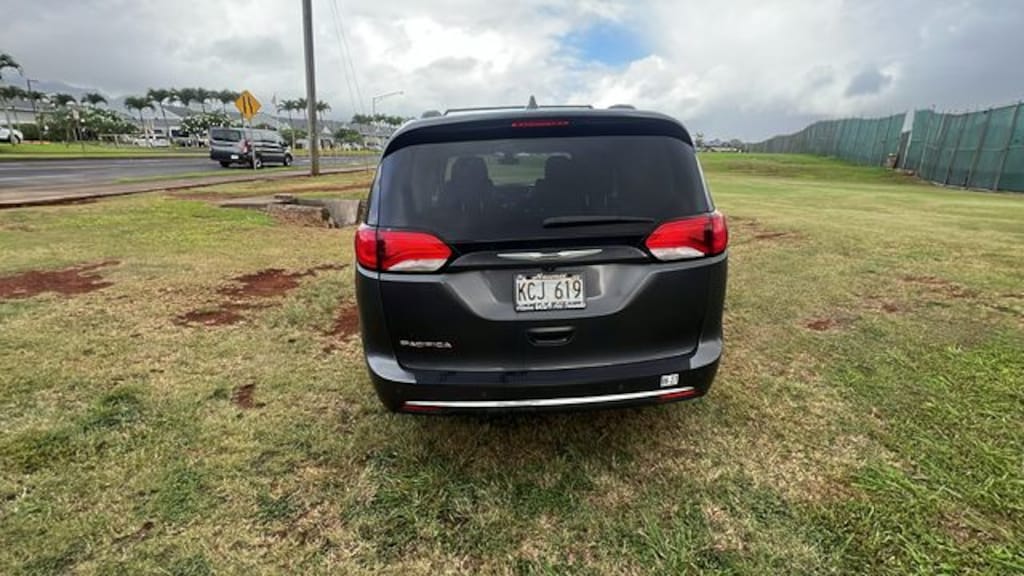 Used 2017 Chrysler Pacifica Touring-L Van
