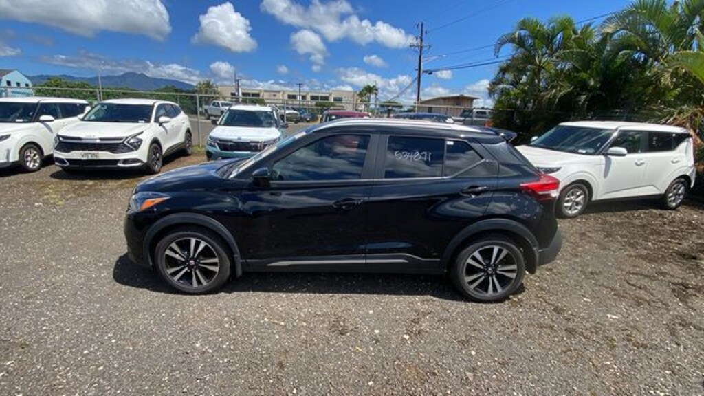 Used 2018 Nissan Kicks SR SUV