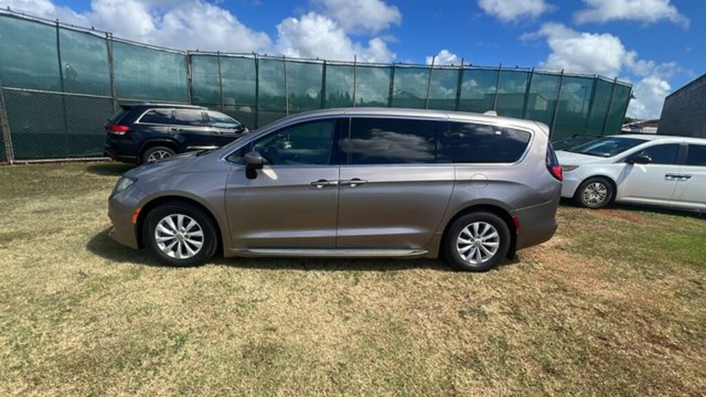 Used 2017 Chrysler Pacifica Touring Van