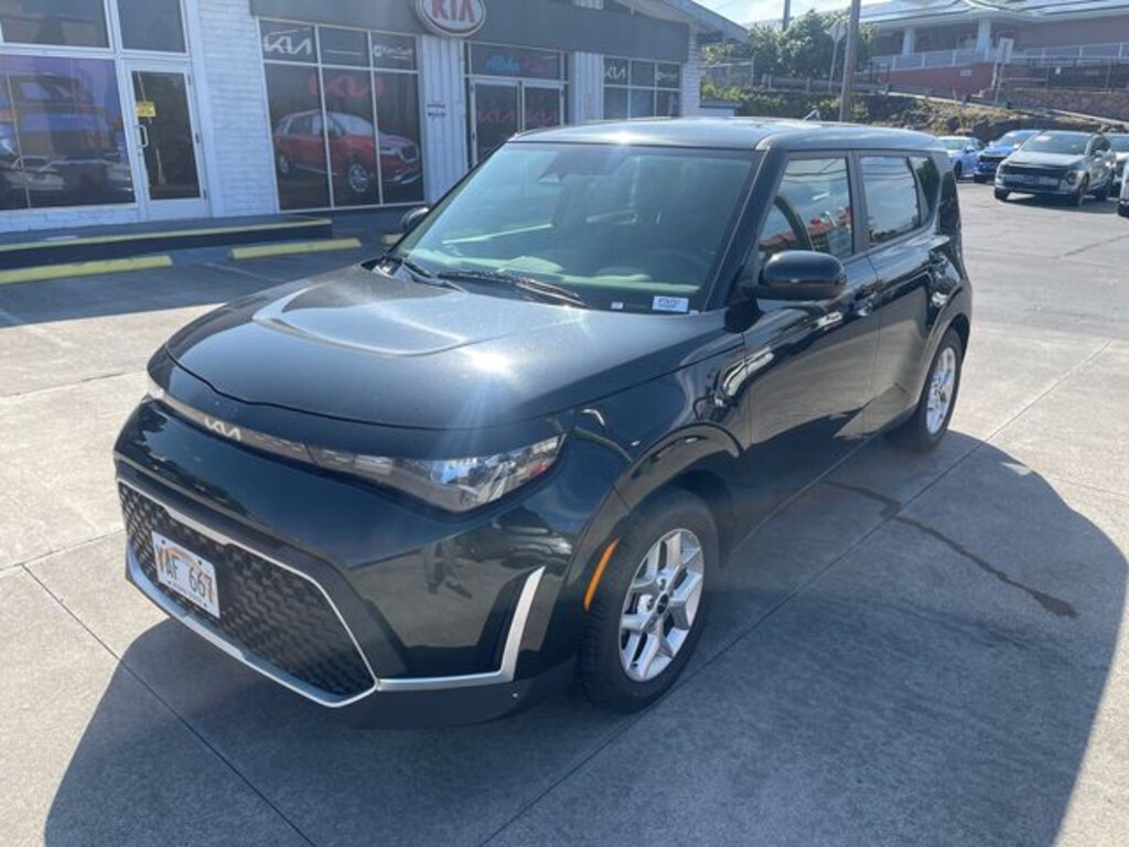 Used 2025 Kia Soul LX Hatchback